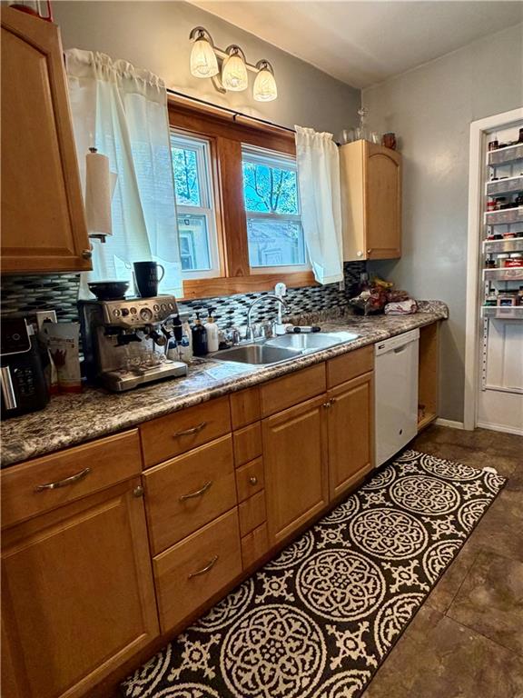 626 S Locust Street Property Photo 8