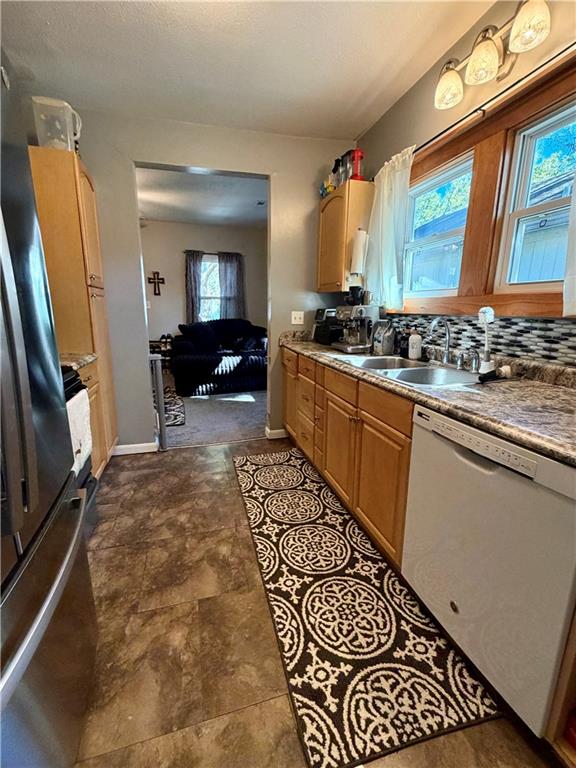 626 S Locust Street Property Photo 9