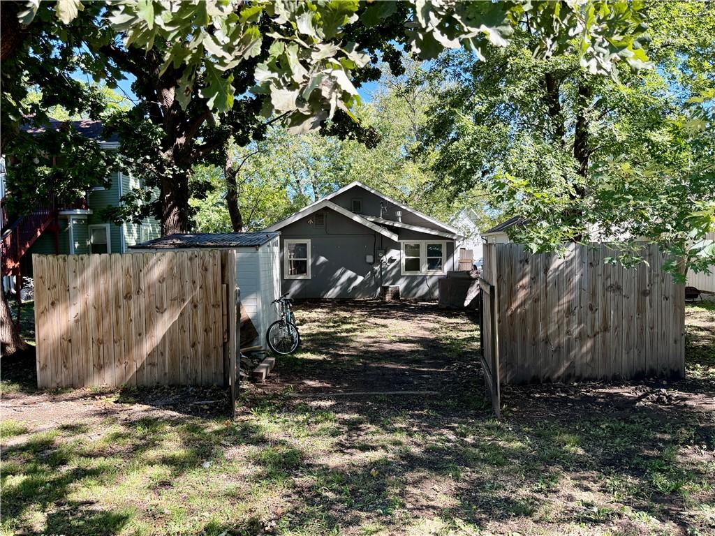 626 S Locust Street Property Photo 19