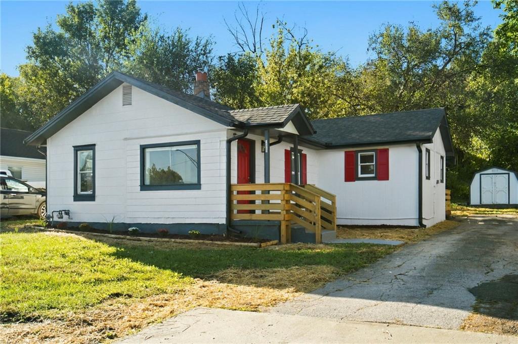 15023 E Truman Road Property Photo 1