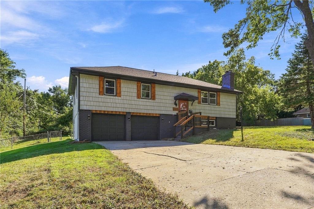 8915 E 57th Street Property Photo 3