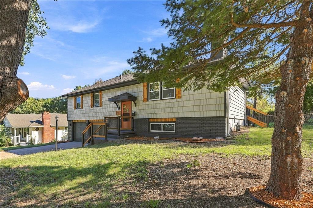 8915 E 57th Street Property Photo 4