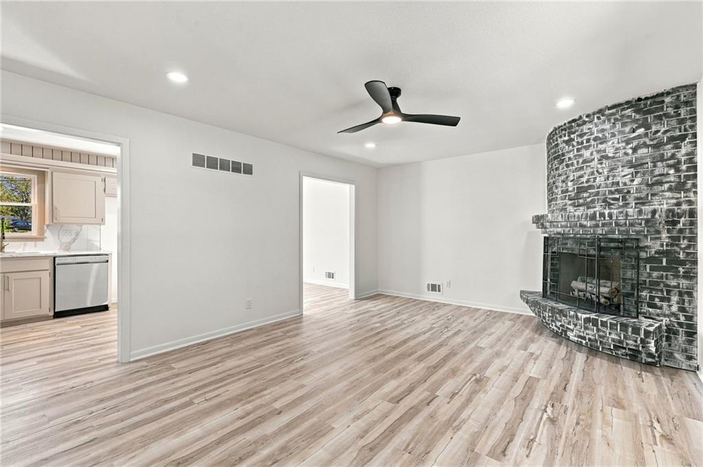 8915 E 57th Street Property Photo 8