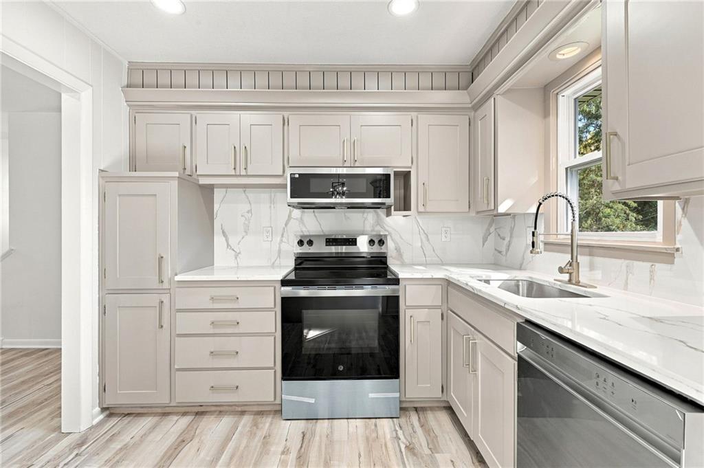 8915 E 57th Street Property Photo 13
