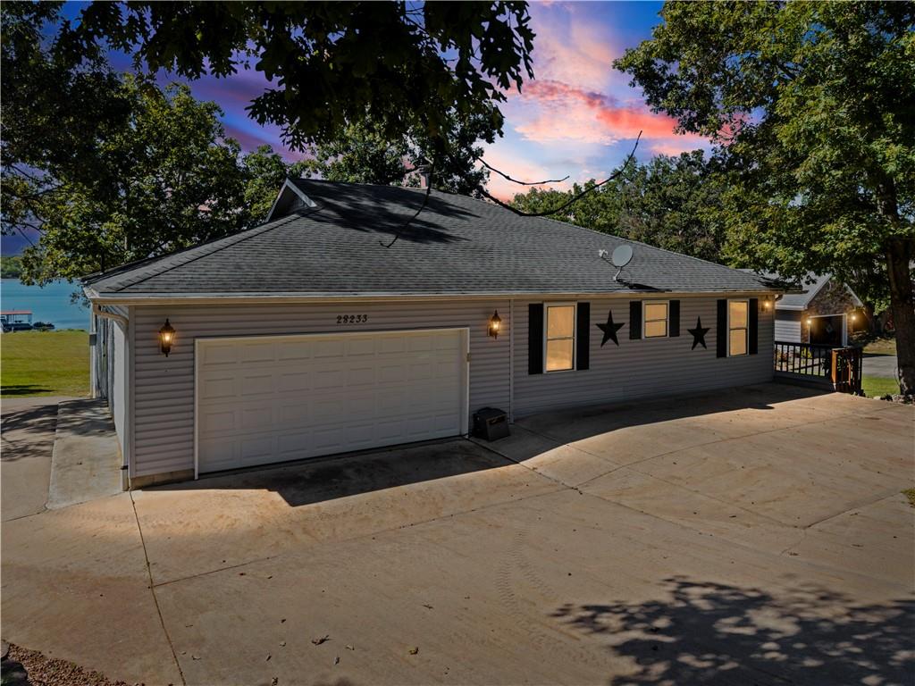 28233 Oxbow Drive Property Photo 1