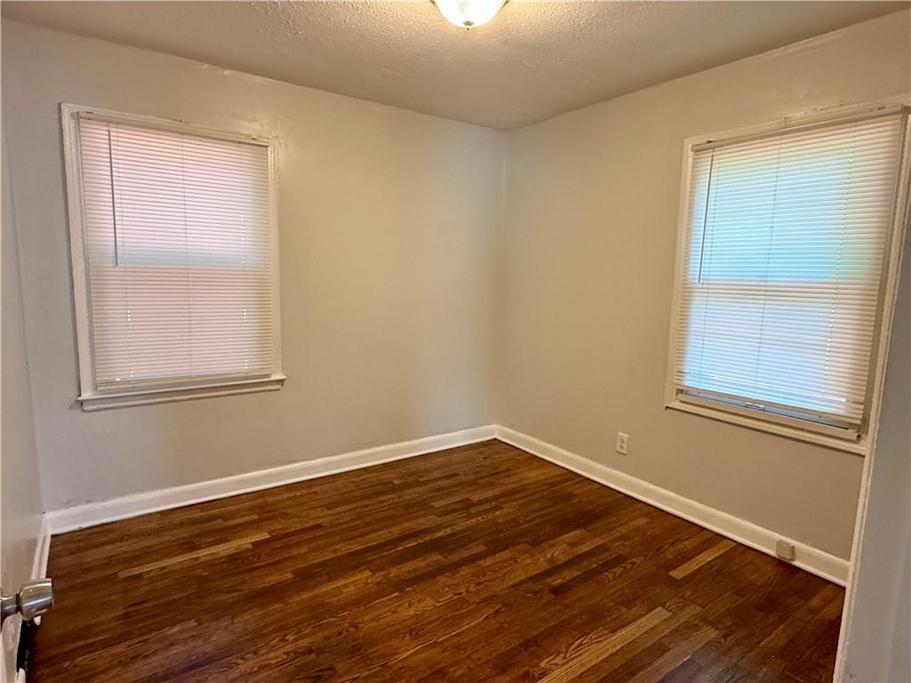 4324 Myrtle Avenue Property Photo 2