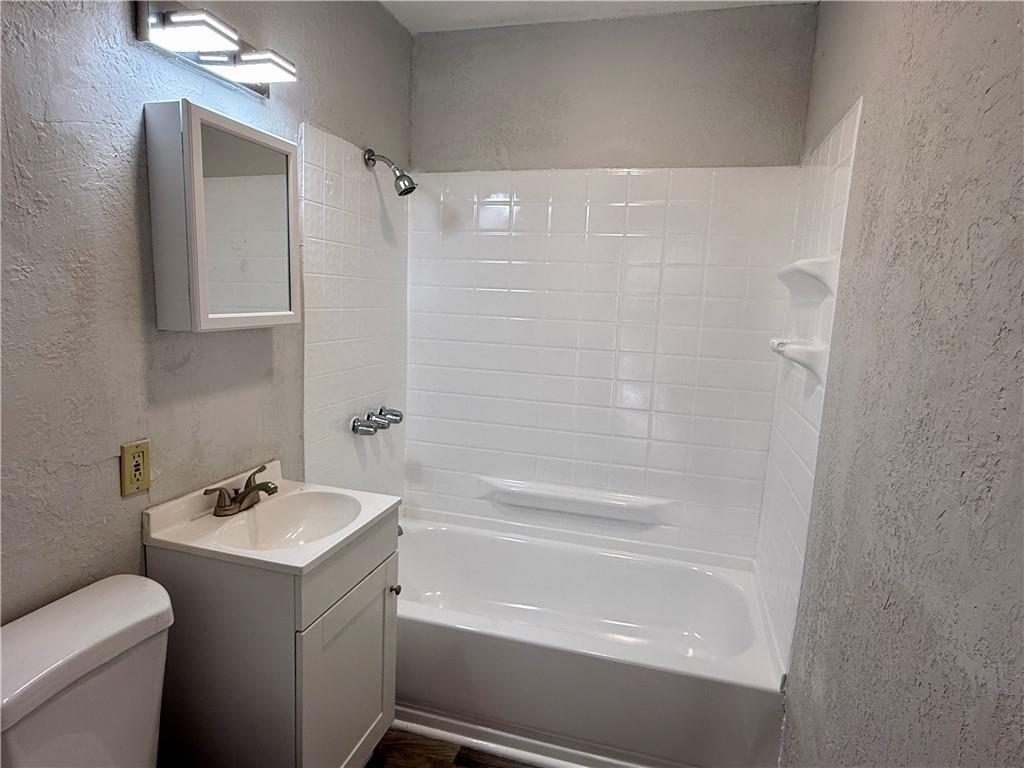 4324 Myrtle Avenue Property Photo 6
