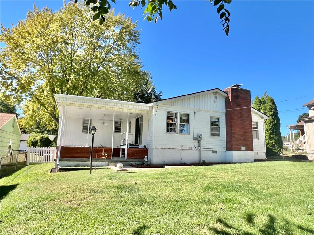 3913 S Spring Street Property Photo 2