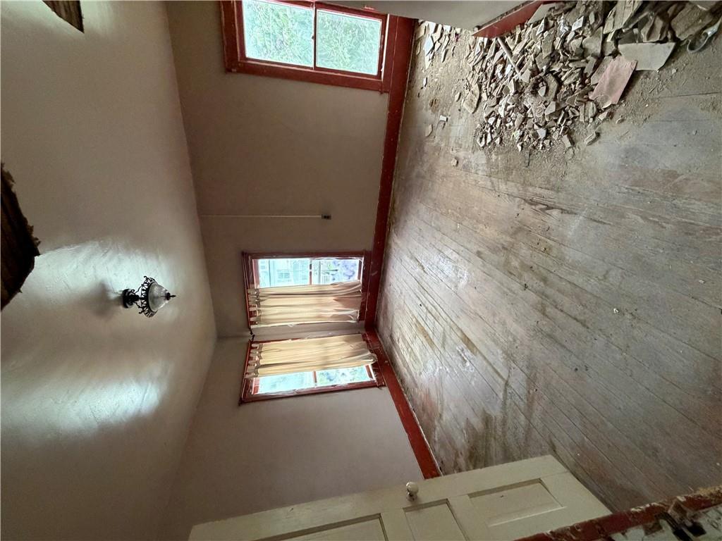525 W 1st Street Property Photo 11