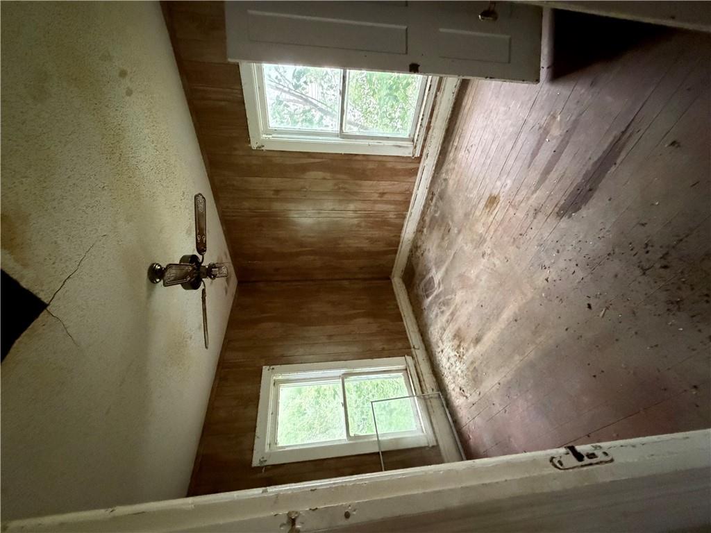 525 W 1st Street Property Photo 12