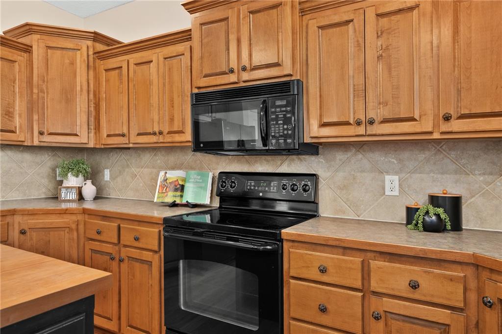 19794 W 107th Street Property Photo 10