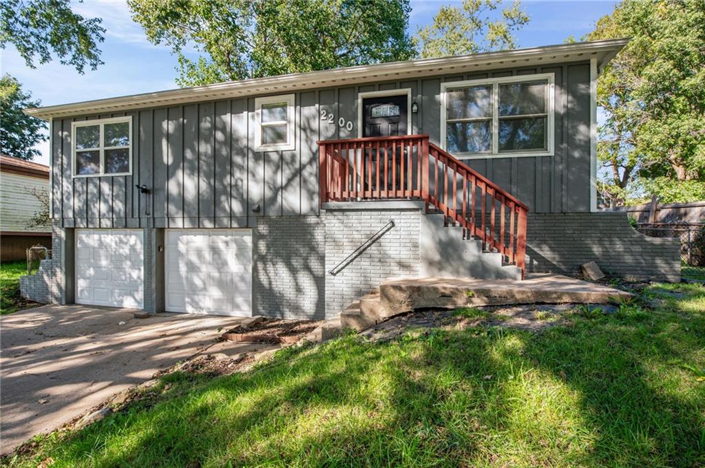 2200 Aqueduct Place Property Photo 2