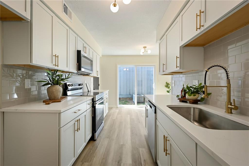 6603 Earnshaw Street Property Photo 12