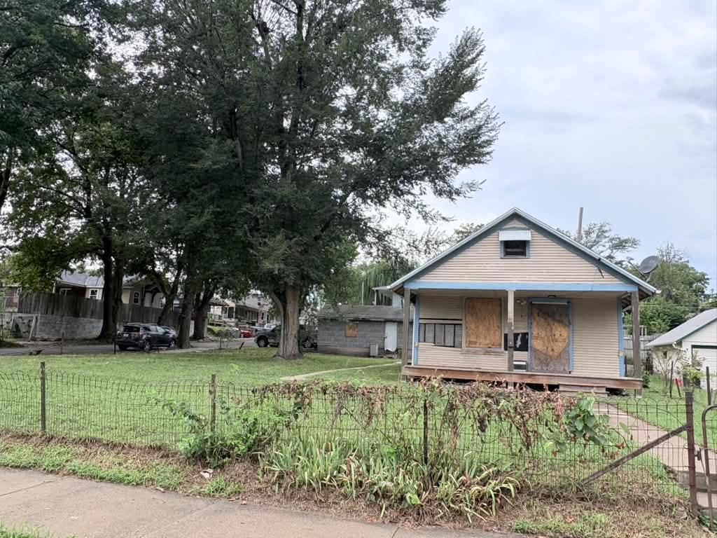 1638 Ewing Avenue Property Photo 2