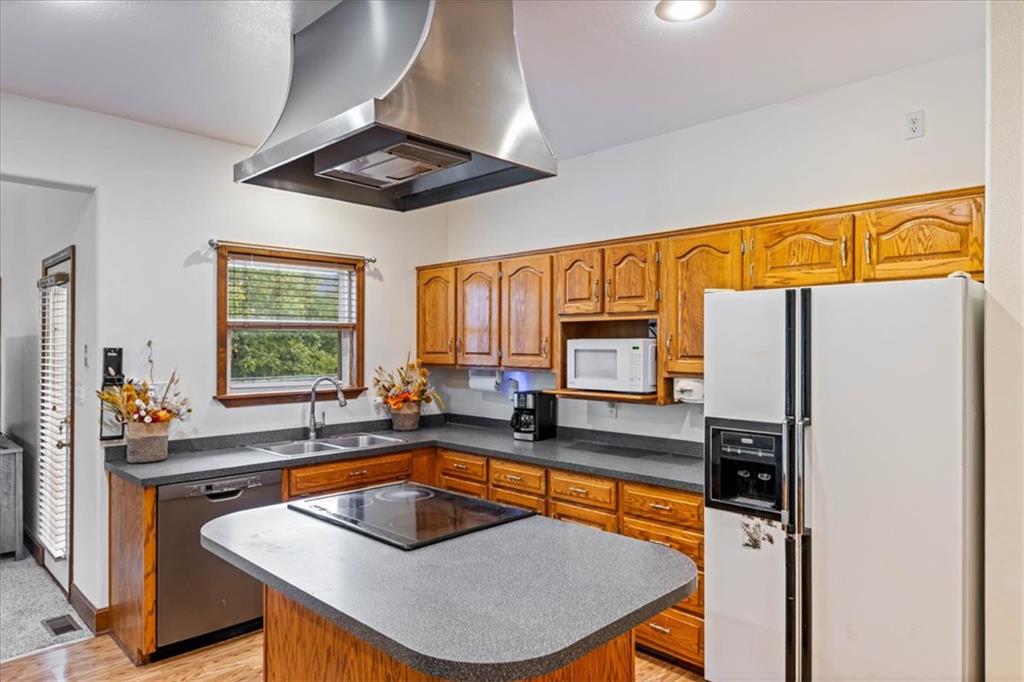 15036 Hillside Road Property Photo 9