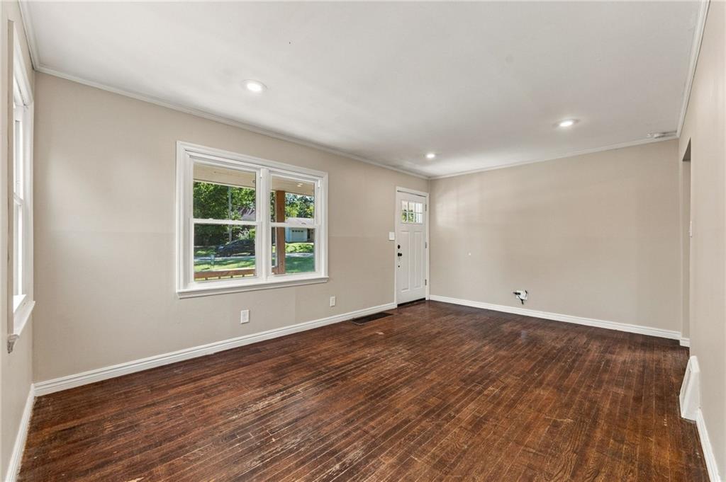 8200 Summit Street Property Photo 8