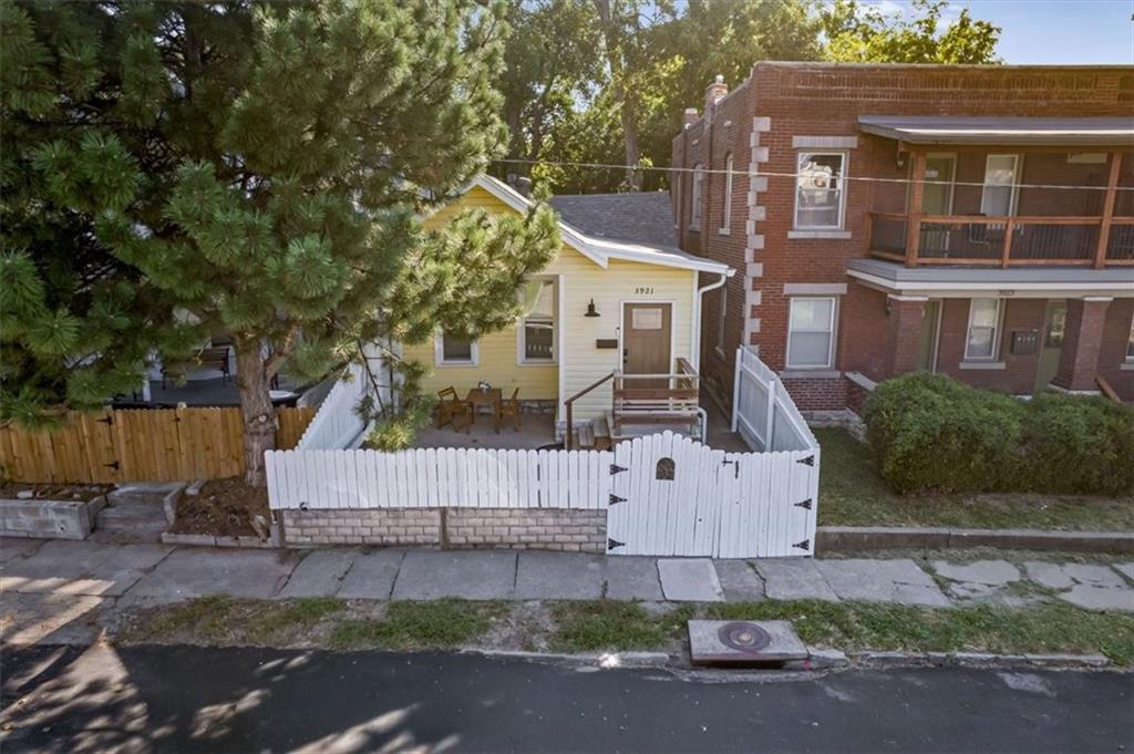 3921 Central Street Property Photo 2