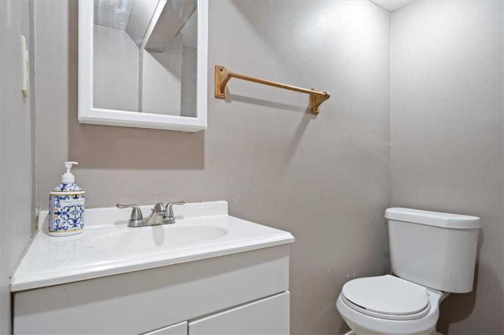 3921 Central Street Property Photo 28