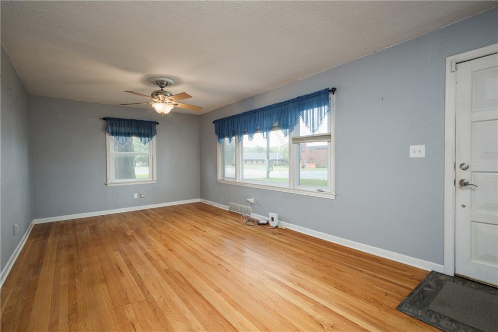 3900 Blue Ridge Boulevard Property Photo 2