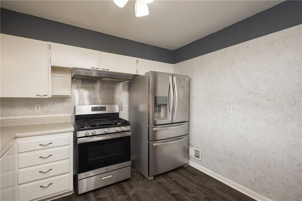 3900 Blue Ridge Boulevard Property Photo 4