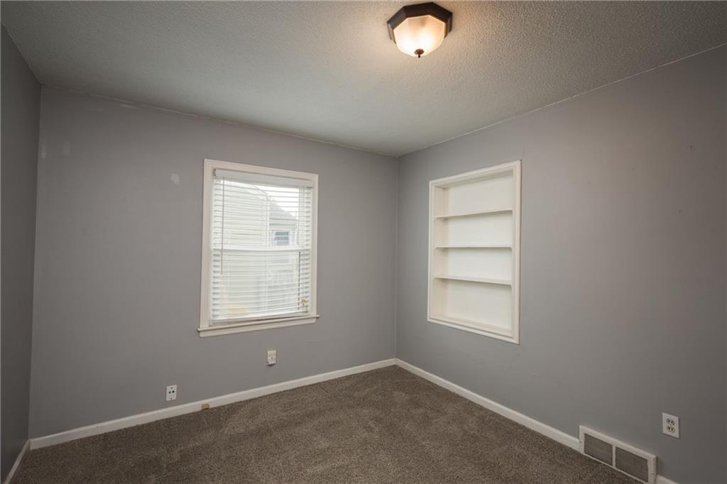 3900 Blue Ridge Boulevard Property Photo 6