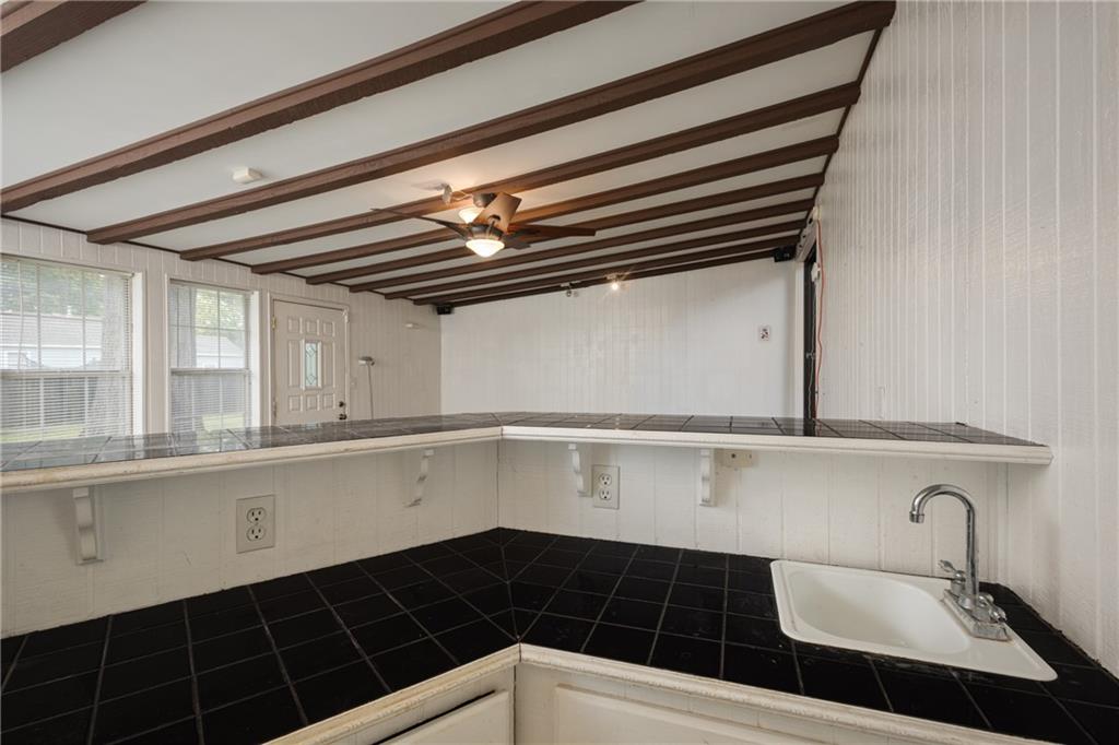 3900 Blue Ridge Boulevard Property Photo 11