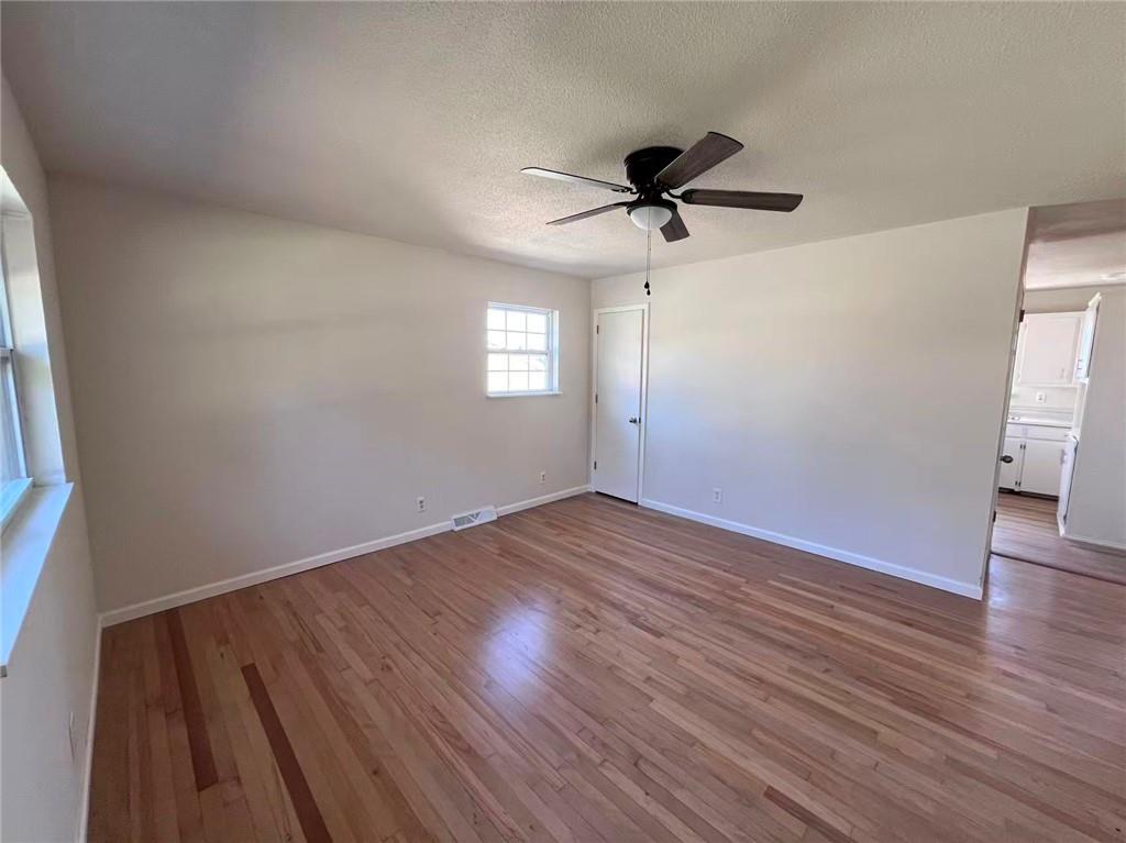 5013/5015 N Bellaire Avenue Property Photo 3