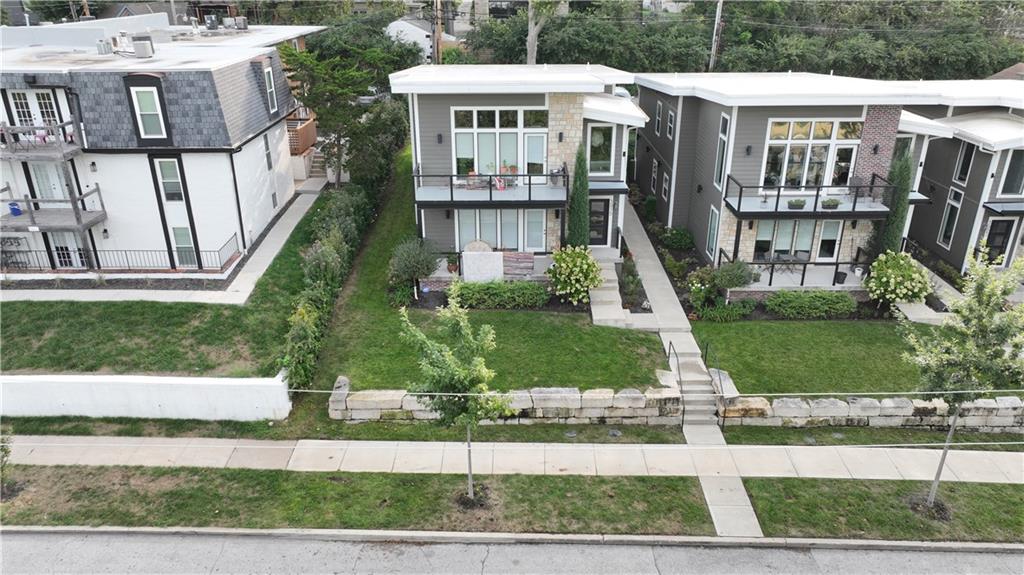 3915 Kenwood Avenue Property Photo 2