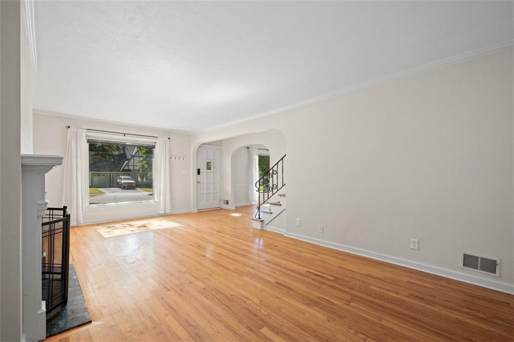 440 E 79th Terrace Property Photo 8