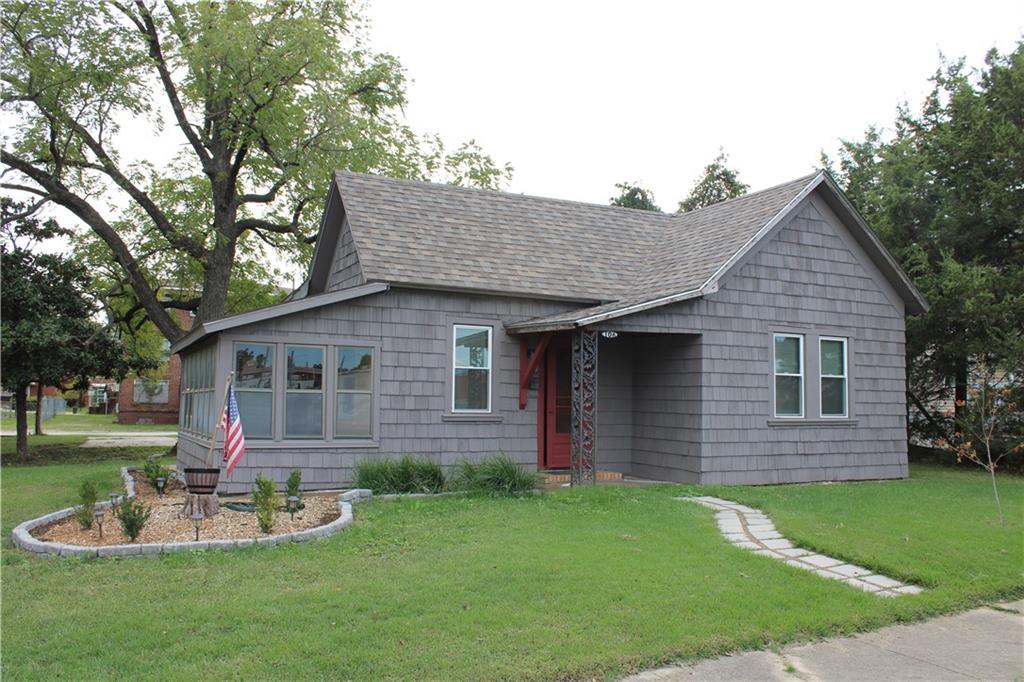 106 E Carlton Street Property Photo 1