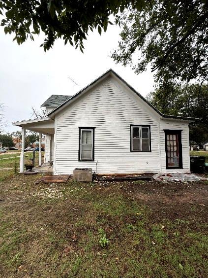 306 E 3rd Street Property Photo 3
