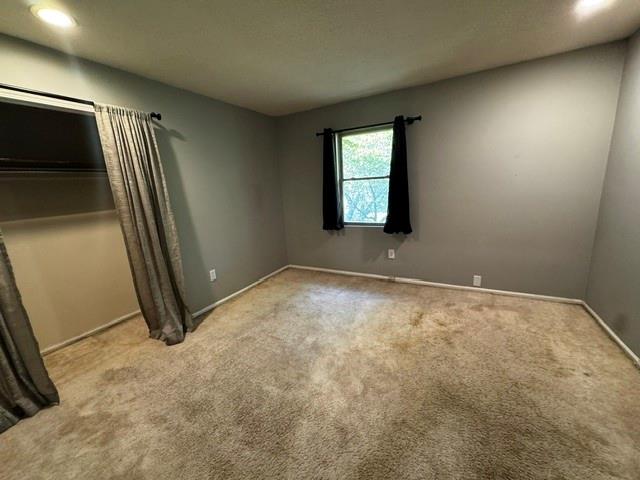 318 S Kenwood Lane Property Photo 9