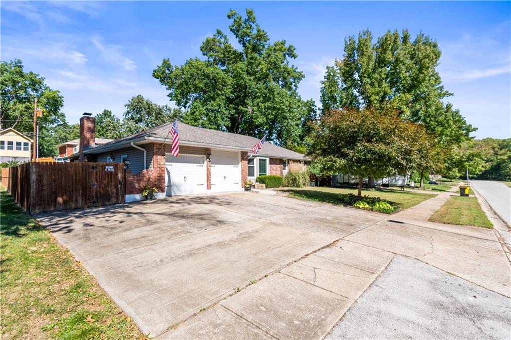 15390 E 45th Street Property Photo 2
