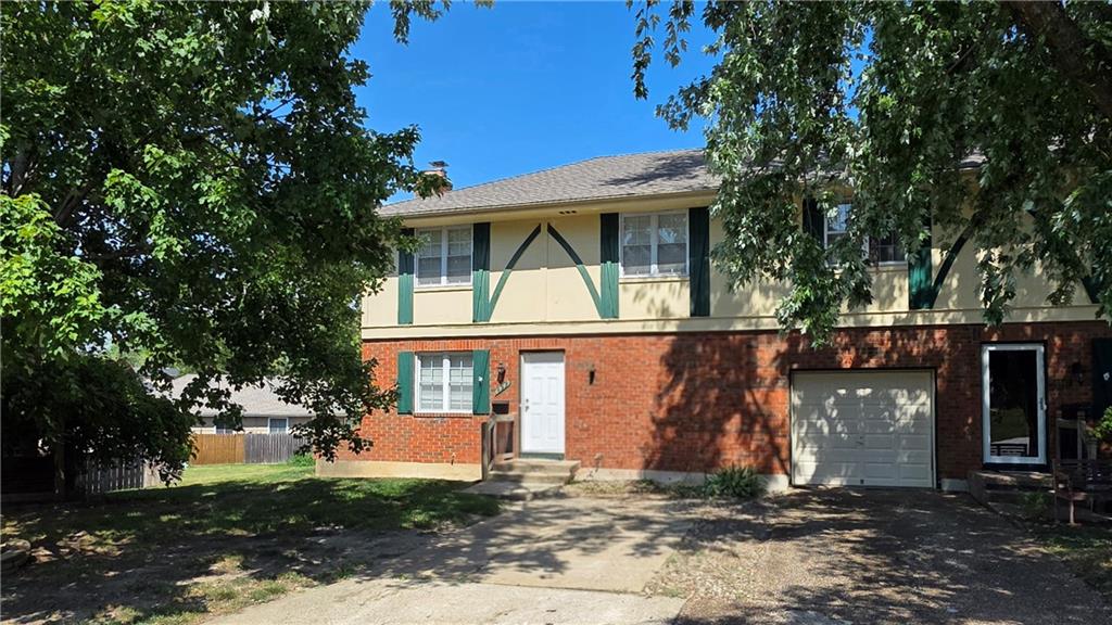 6949 Chapel Woods Lane Property Photo 1