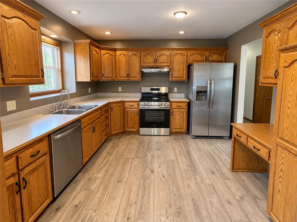 5302 Stoneridge Drive Property Photo 3