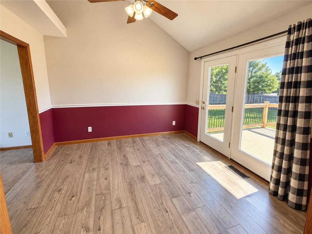 5302 Stoneridge Drive Property Photo 4