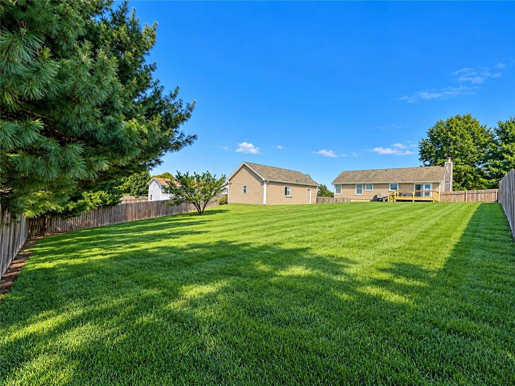 5302 Stoneridge Drive Property Photo 6
