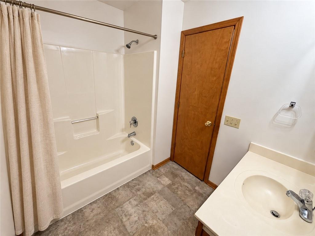5302 Stoneridge Drive Property Photo 13