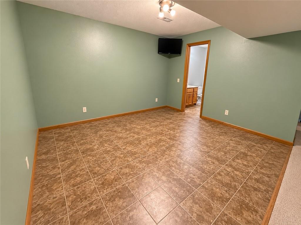 5302 Stoneridge Drive Property Photo 15