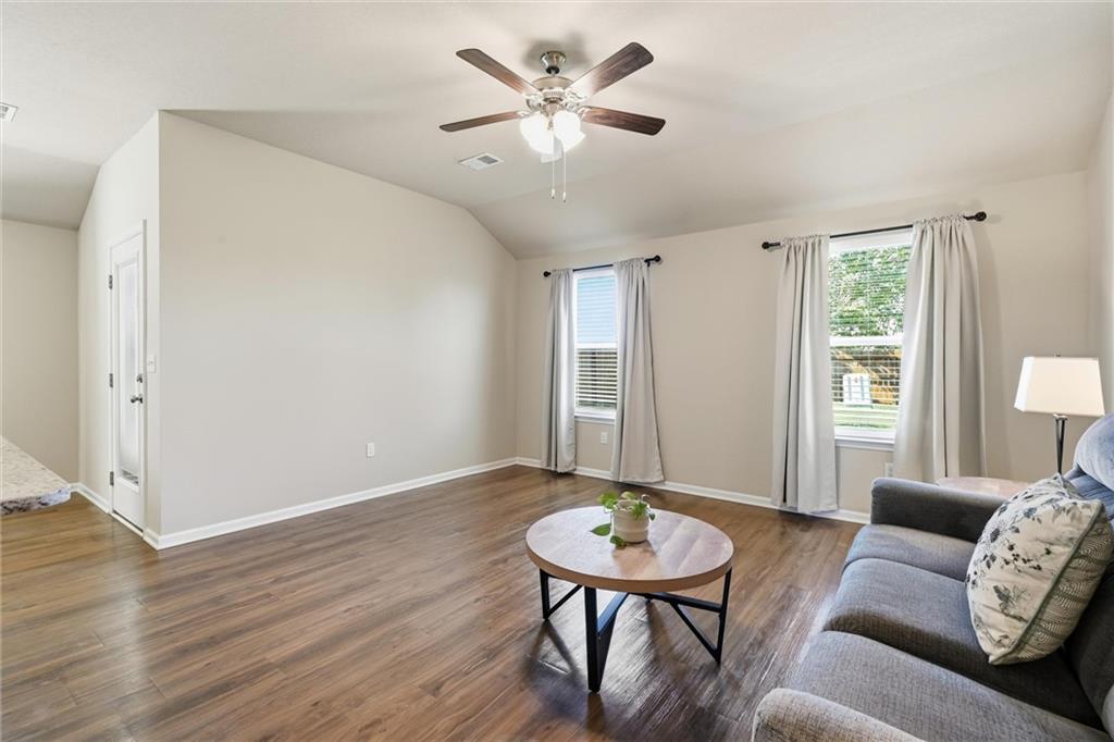 526 N Pear Street Property Photo 6