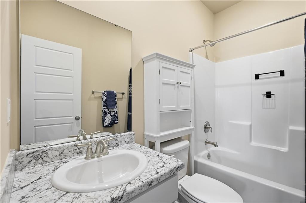 526 N Pear Street Property Photo 16