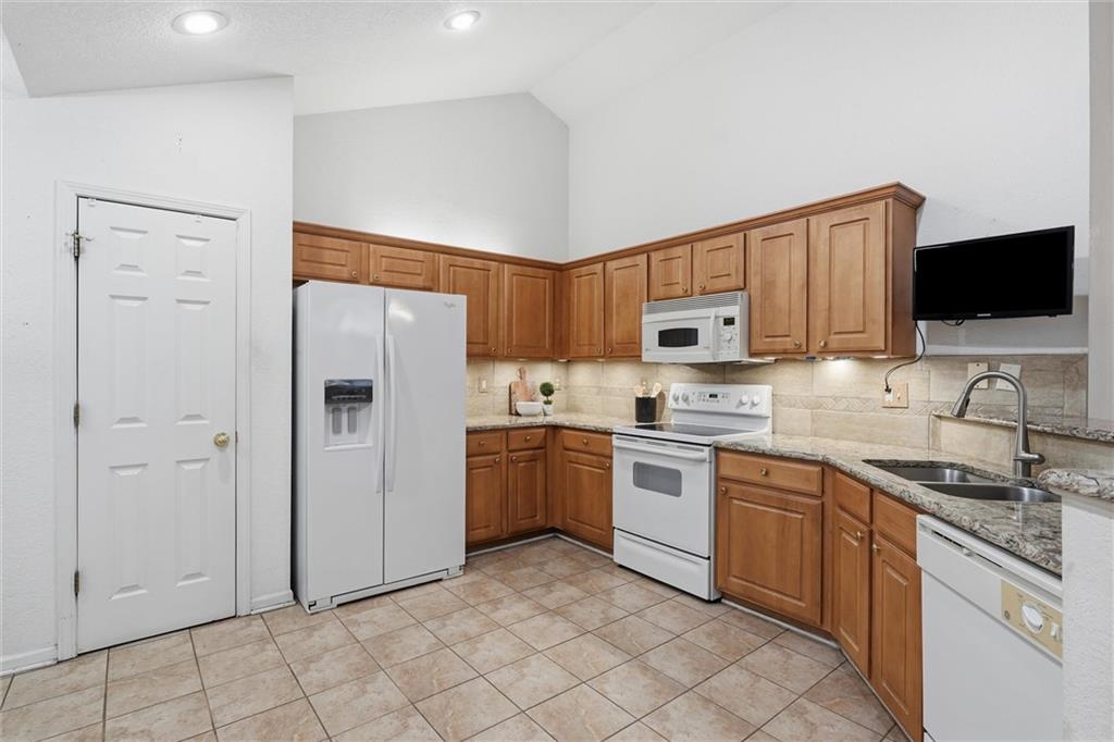 6122 Ne Kensington Drive Property Photo 5