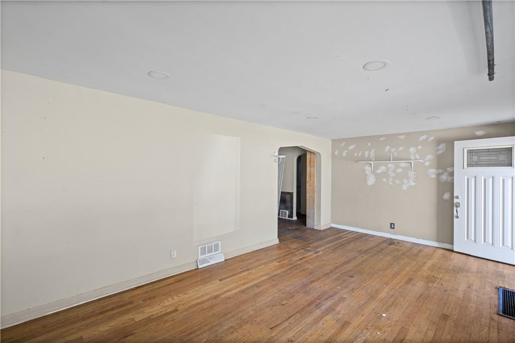6411 Walrond Avenue Property Photo 5