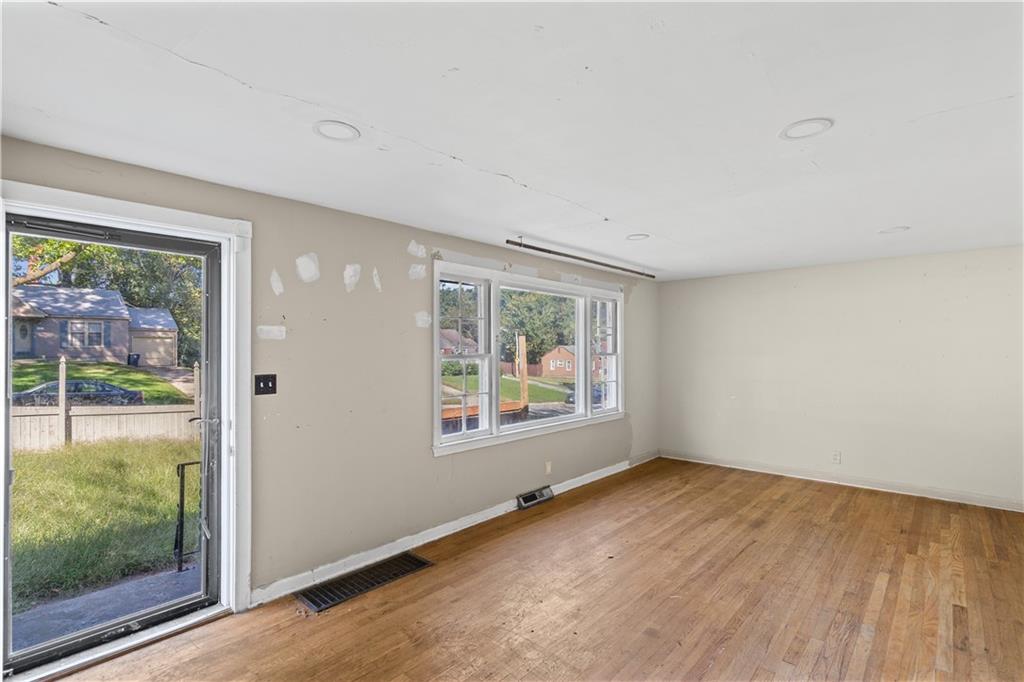 6411 Walrond Avenue Property Photo 6