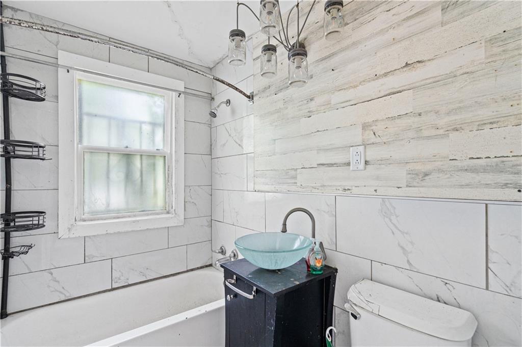 6411 Walrond Avenue Property Photo 17
