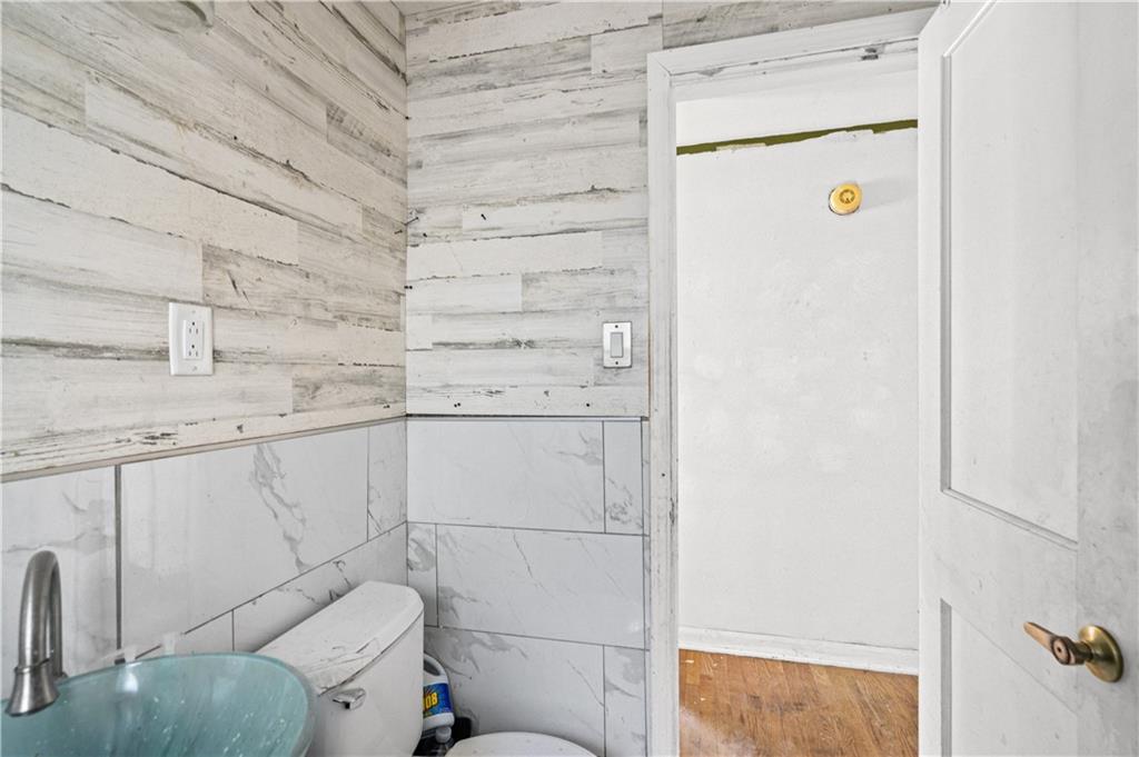 6411 Walrond Avenue Property Photo 18