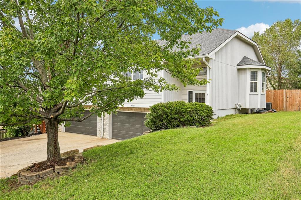 4932 Stoneback Place Property Photo 2