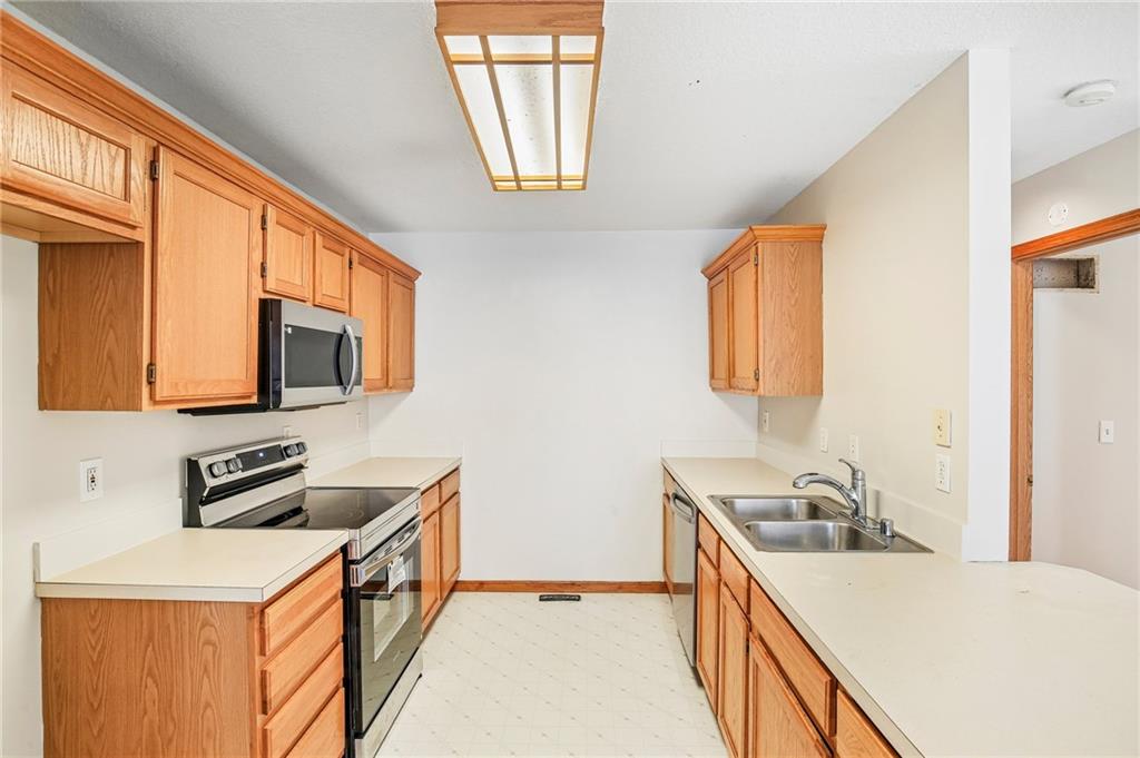 4932 Stoneback Place Property Photo 10