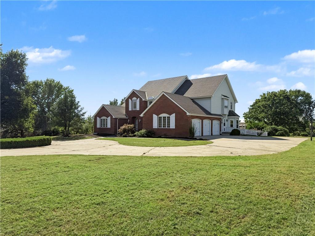 1071 E 1400 Road Property Photo 2