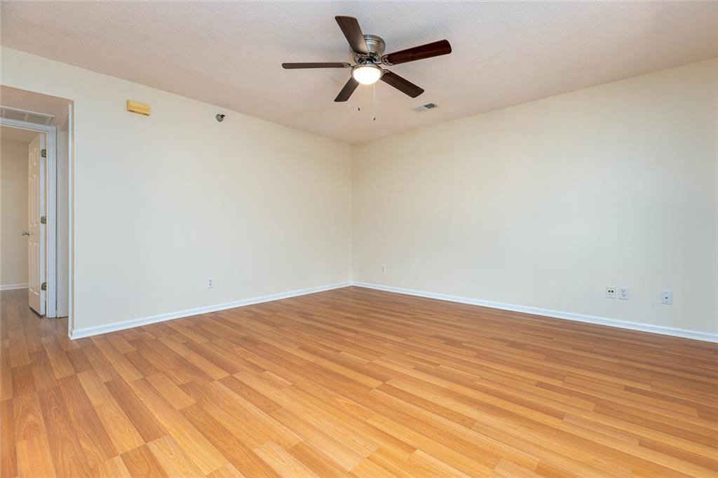 6966 N Olive Street Property Photo 6